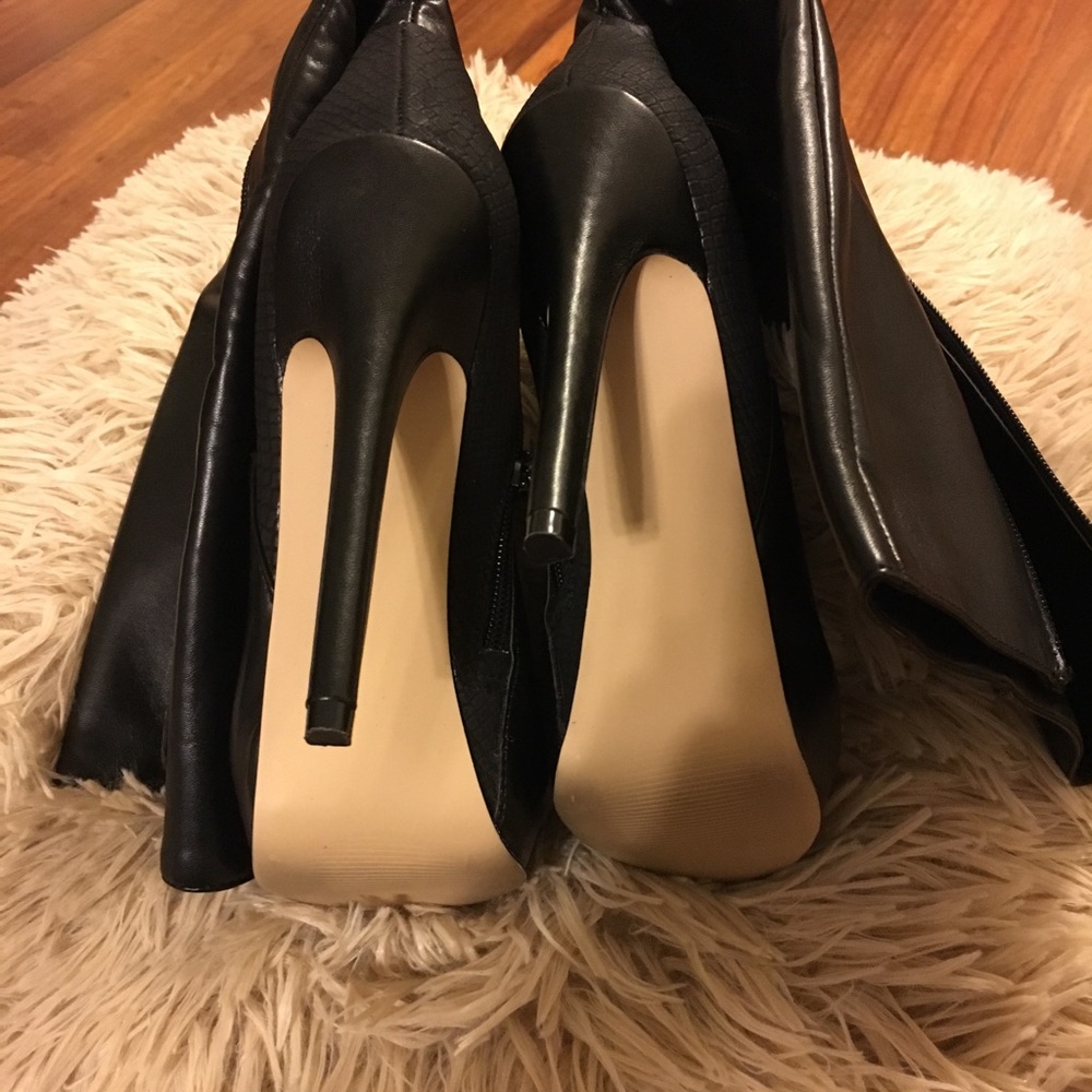 Boots - Picture 3 of 6